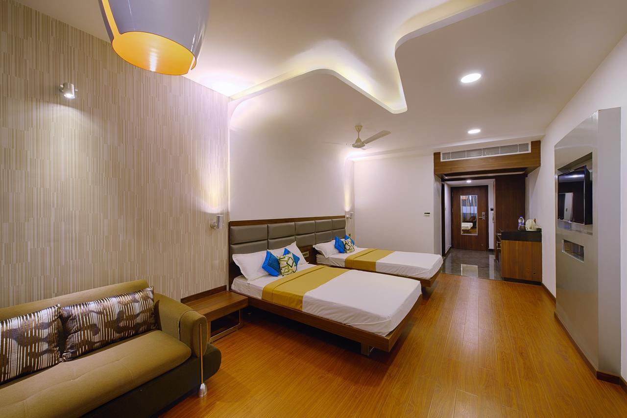 Hotel Priyadarshini Pride Hospet Extérieur photo