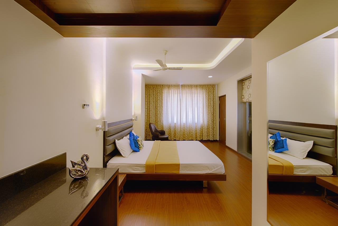 Hotel Priyadarshini Pride Hospet Extérieur photo